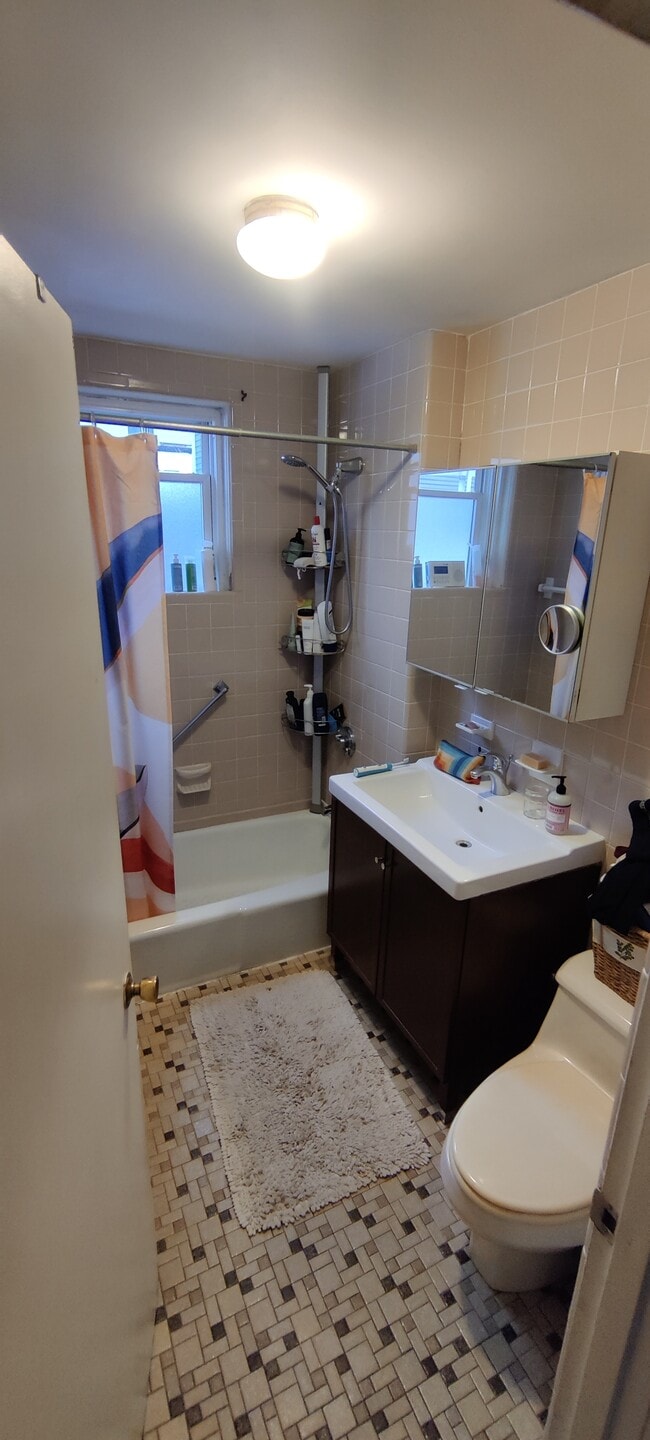 Bathroom - 7 Bigelow St