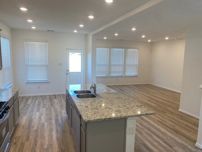 Foto del edificio - 3731 Rock Ledge Dr