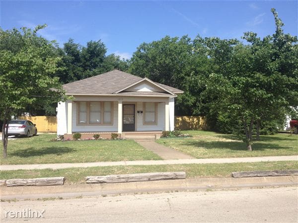 Primary Photo - 1213 Bolivar St