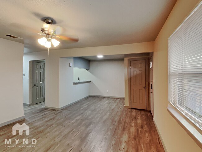 Foto del edificio - 624 E 3rd St