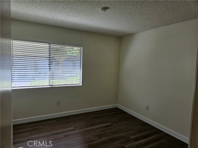 Foto del edificio - 22700 Lakeway Dr