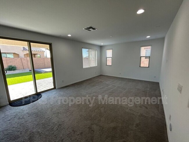Building Photo - 7927 W Pasadena Ave