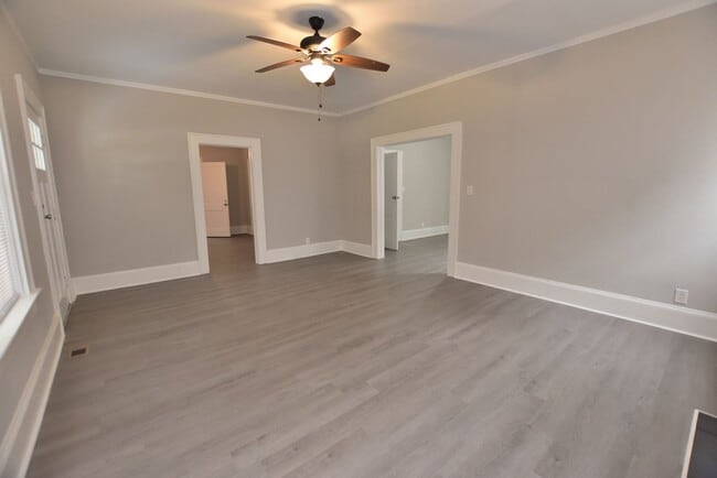 Building Photo - 1760 Country Club Rd