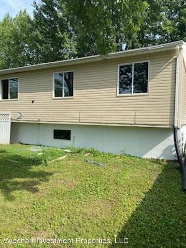 Building Photo - 3 br, 1.5 bath House - 1342 Essex Dr