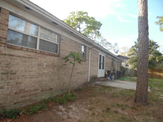 Foto del edificio - 3973 Chestwood Ave