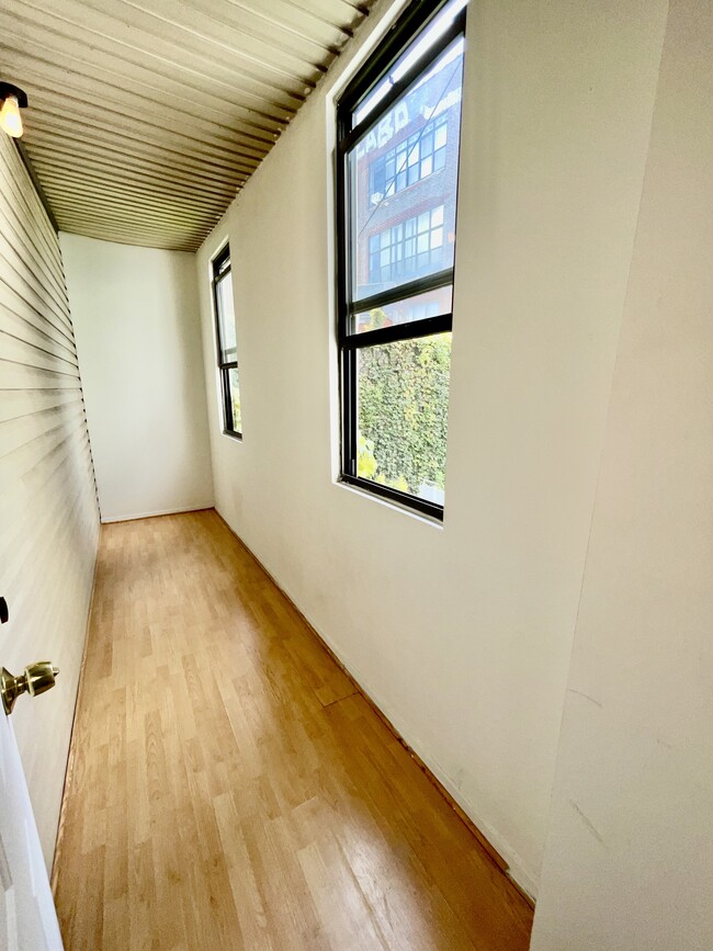 Building Photo - 268 Boerum St