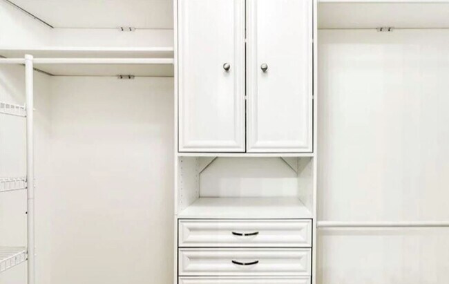 Building Photo - 1105 Rook Pl
