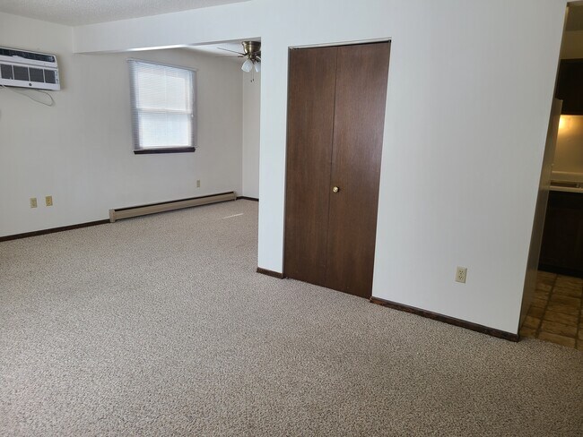Building Photo - 719 2nd Ave W