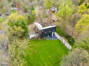Building Photo - 451 Mountain Ave
