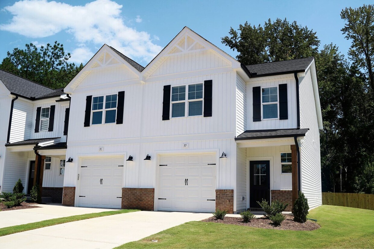 Foto principal - MOVE IN READY -3 Bed, 2.5 Bath 1 car garag...