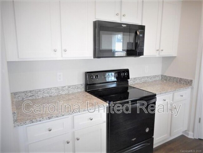 Building Photo - 2219 Latimer Ln