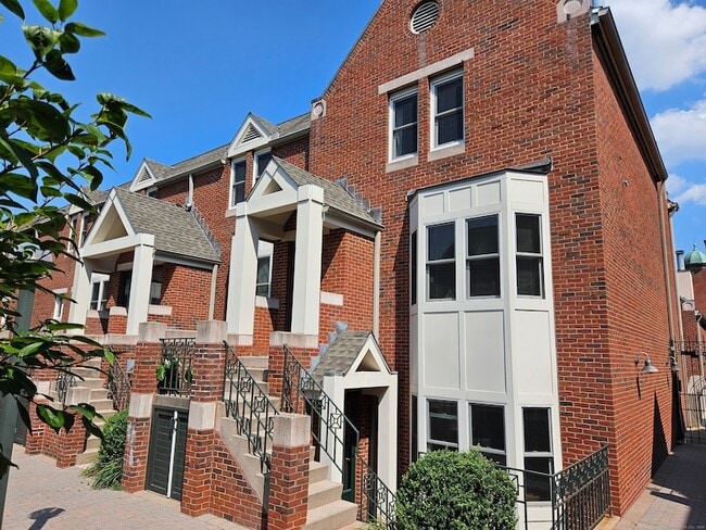 Building Photo - 95 Audubon St