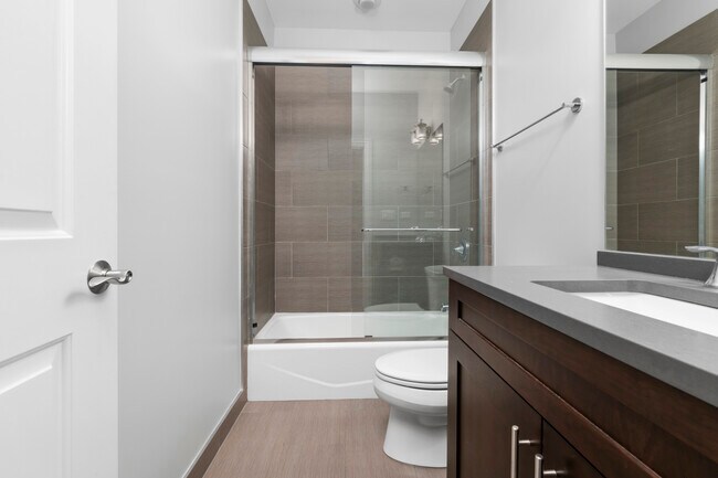 Foto del edificio - 1322 W Grand Ave