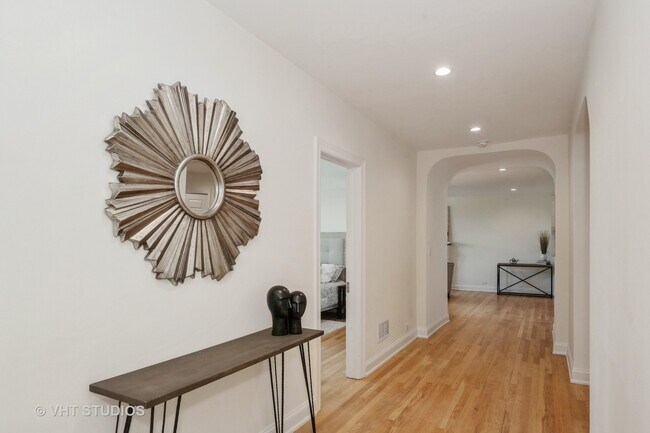 Foto del edificio - 3530 N Lake Shore Dr