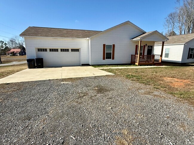 Foto del edificio - 144 Gerald Bryant Rd