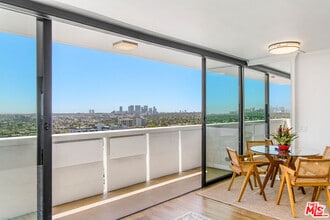Building Photo - 8787 Shoreham Dr