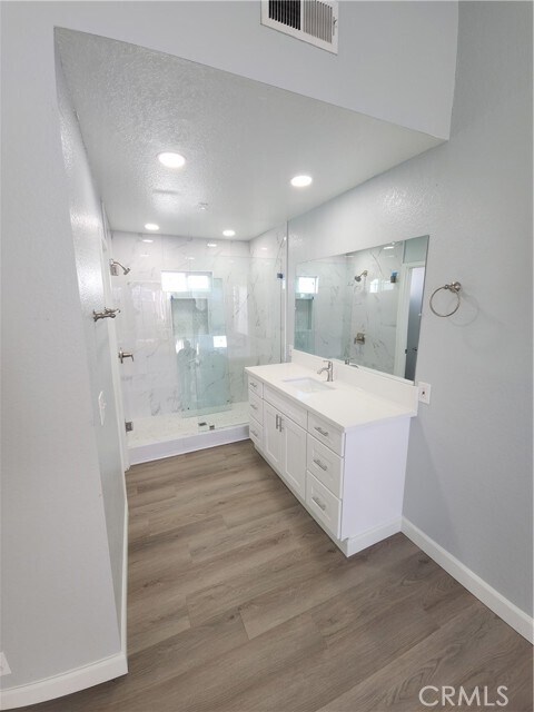 Foto principal - 8072 Trask Ave