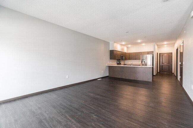 Building Photo - End Unit Townhome Just Blocks Away From Do...