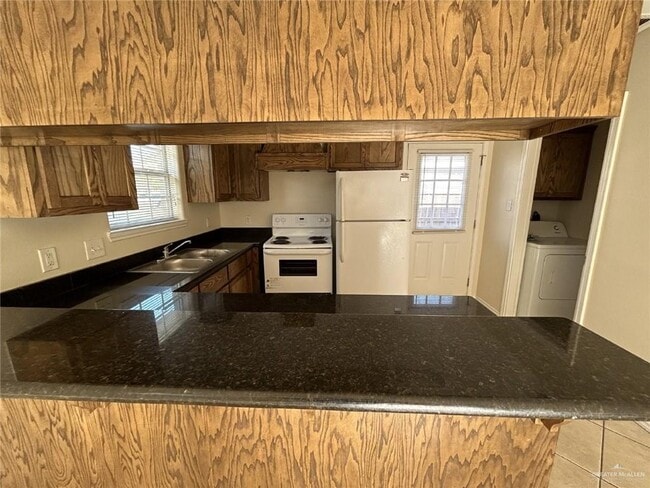 Building Photo - 14 West Dr