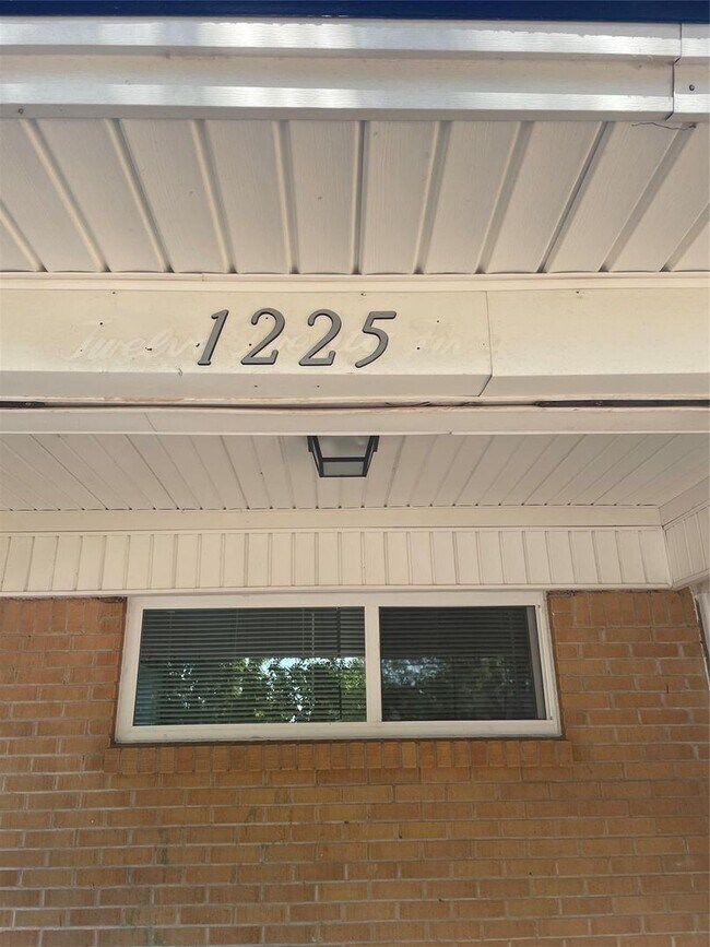 Foto del edificio - 3 BR/2BA |  Renovated Single Family Home |   2-car garage | Fenced backyard!