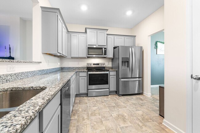 Foto del edificio - Welcome Home to Comfort, Space & Convenience in Decatur!