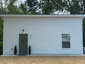 Building Photo - 306 W Forest Ave