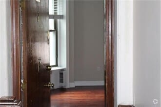 Building Photo - 250 Newbury St