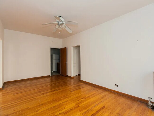 Building Photo - 520 W Diversey Pkwy