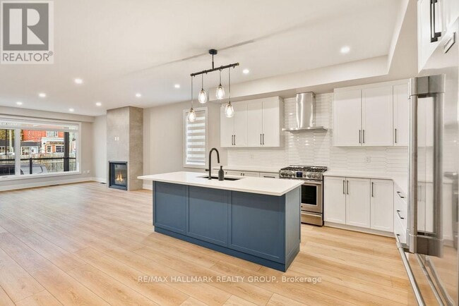 Building Photo - 72 Armstrong St