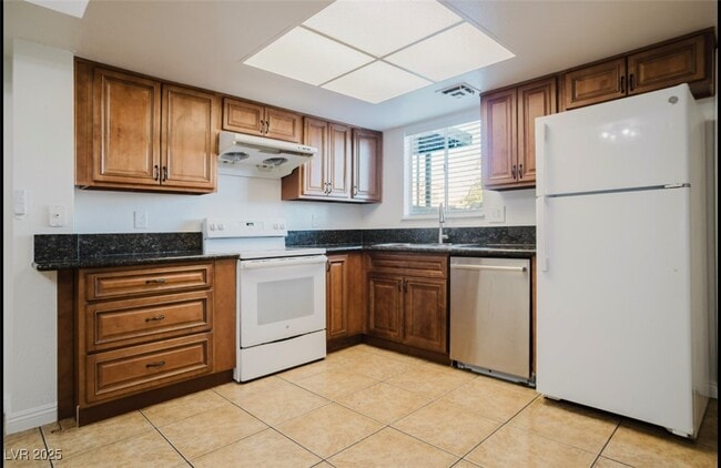 Building Photo - 6019 Vegas Dr