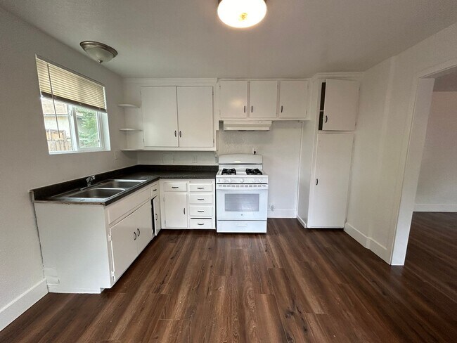 Foto del edificio - 1747 Bonnie Brae Ave