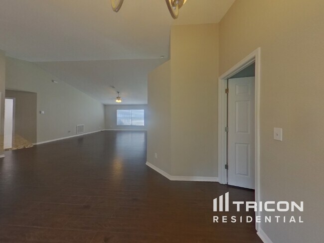 Foto del edificio - 5044 Pine Needle Dr