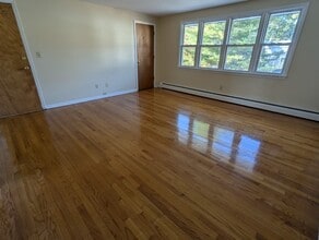 Building Photo - 101 Webb St