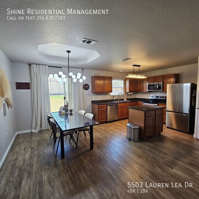 Foto del edificio - 5503 Lauren Lea Dr