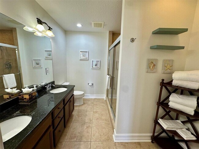 Building Photo - 13941 Clubhouse Dr