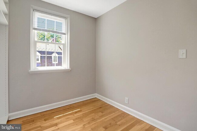 Building Photo - 3267 S Stafford St