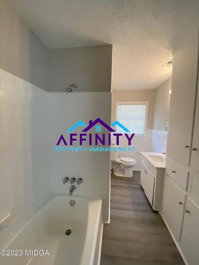Foto del edificio - 3719 Meadowlark Dr