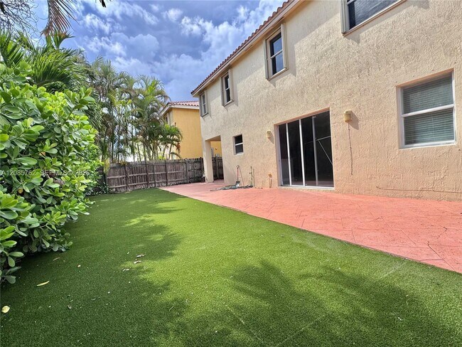 Foto del edificio - 12864 NW 7th St