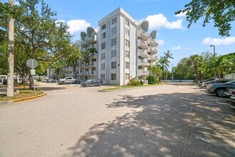Building Photo - 498 NW 165th St
