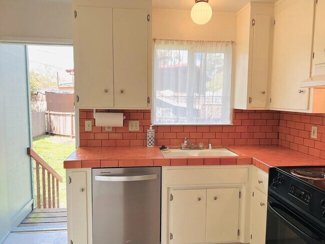 Foto del edificio - Cedar St in Aptos great 3 Bedroom