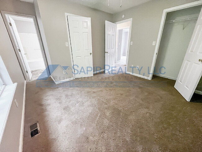 Building Photo - 220 Beechwood Ln