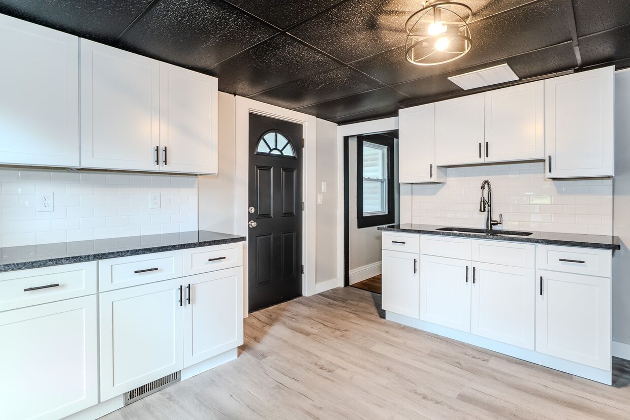 108-110 Northampton Ave - 108-110 Northampton Ave