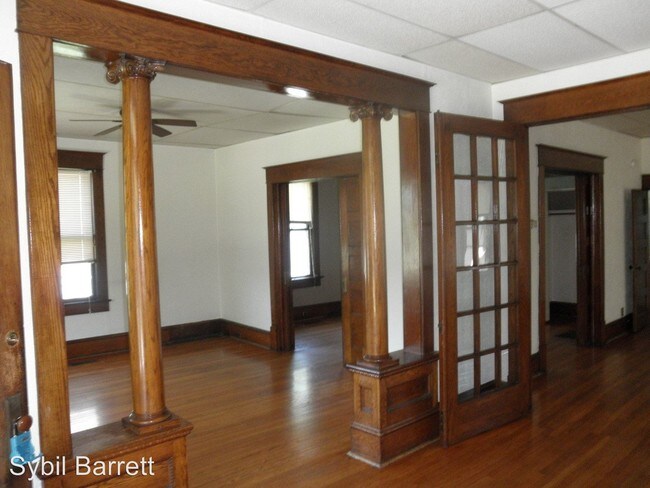 Building Photo - 1415 Clarke Ave SW