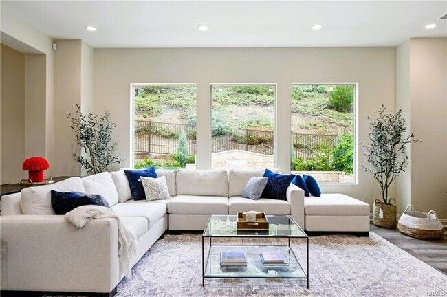 Building Photo - 1081 Summit Oak Dr