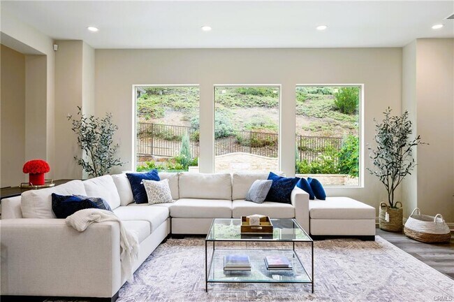 Foto del edificio - 1081 Summit Oak Dr