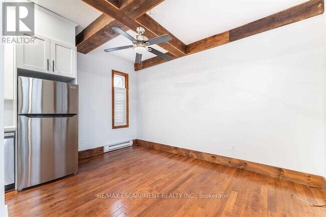 Photo du bâtiment - 336-336 Locke St S