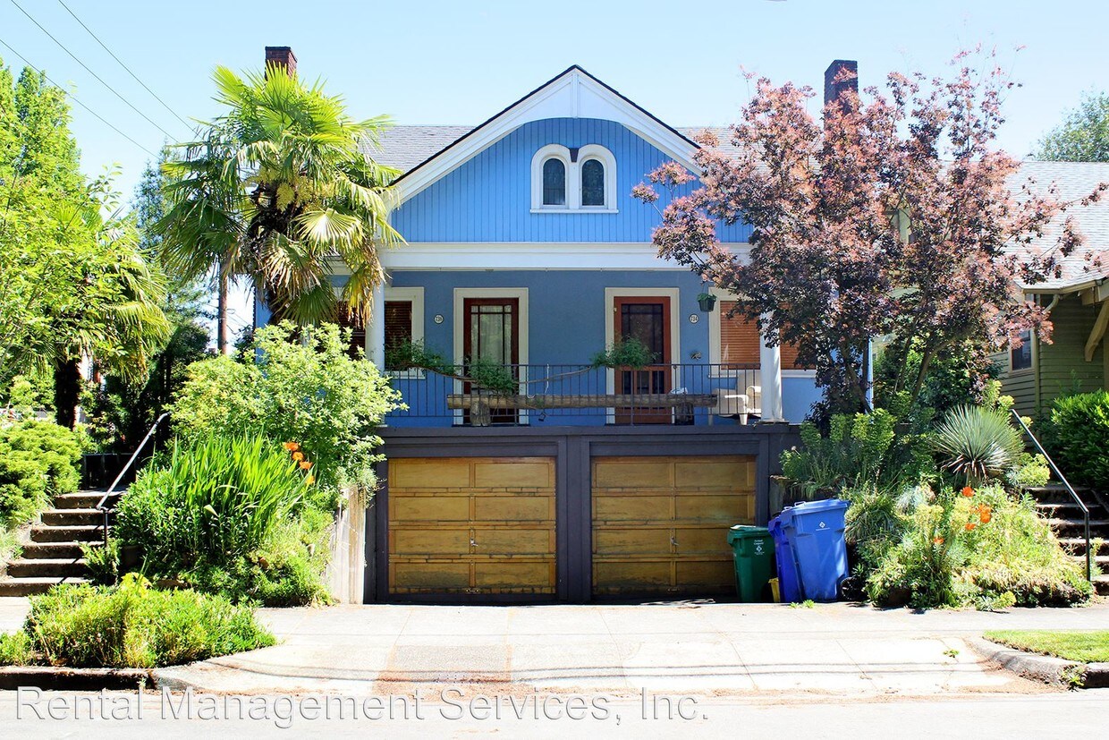 Primary Photo - 734-736 NE 19th Ave