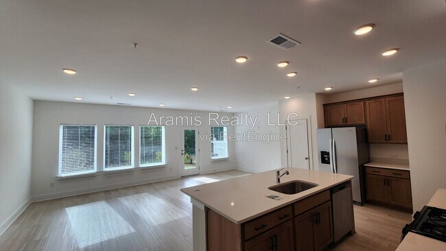 Foto del edificio - 450 Laurelwood Ln
