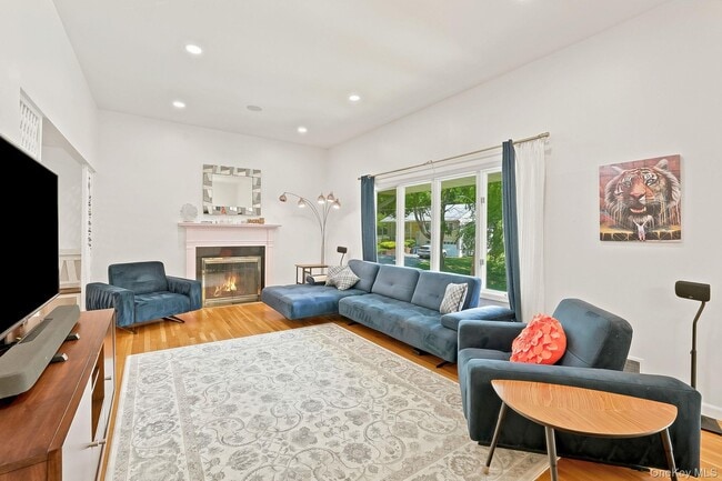 Building Photo - 80 Hickory Hill Dr