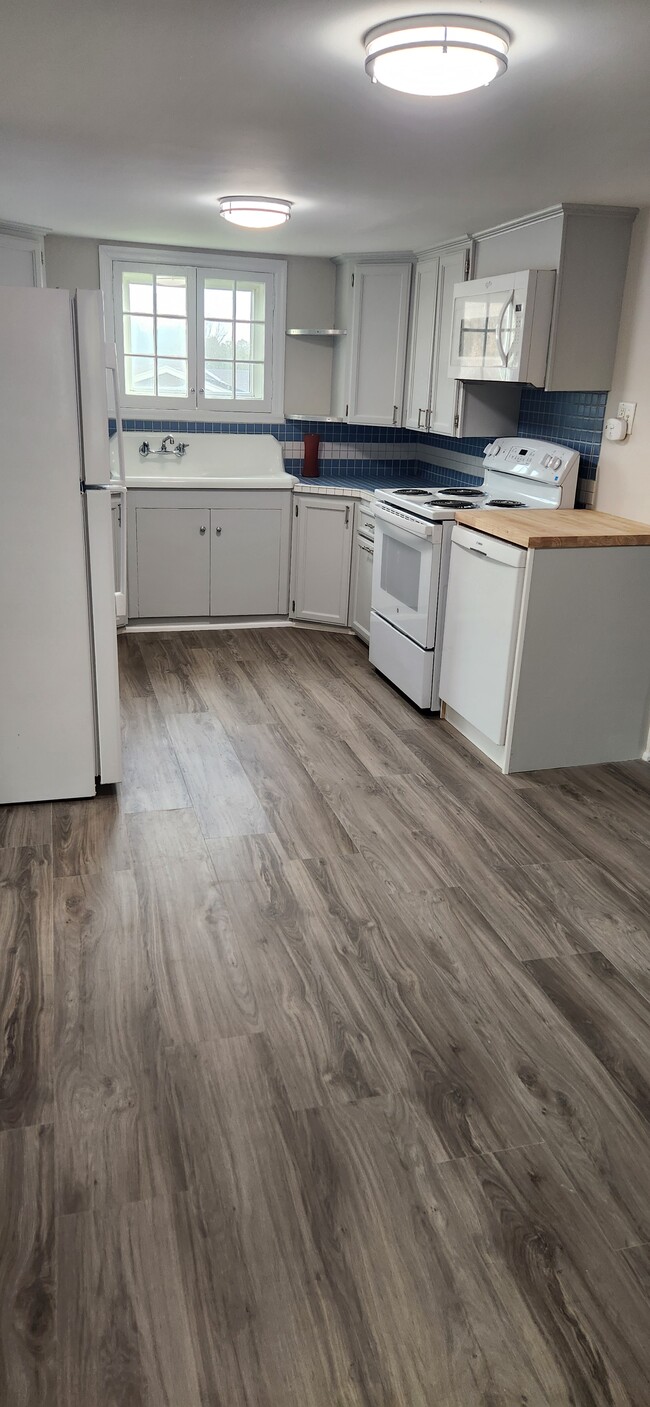 Building Photo - 8615 Aitken Ave